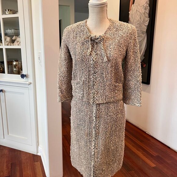 CHANEL Textured Tweed Suit Size 38 - Picture 4 of 14